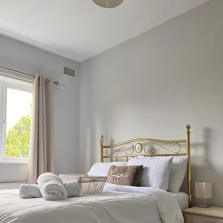 One Bedroom Apartment- Bec Chambers Ls ホームステイ *
