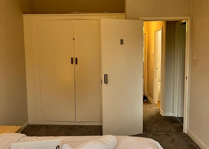 One Bedroom Apartment- Bec Chambers Ls